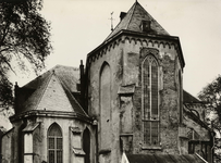 406492 Gezicht op het koor van de Pieterskerk (Pieterskekrhof) te Utrecht, voor de restauratie.